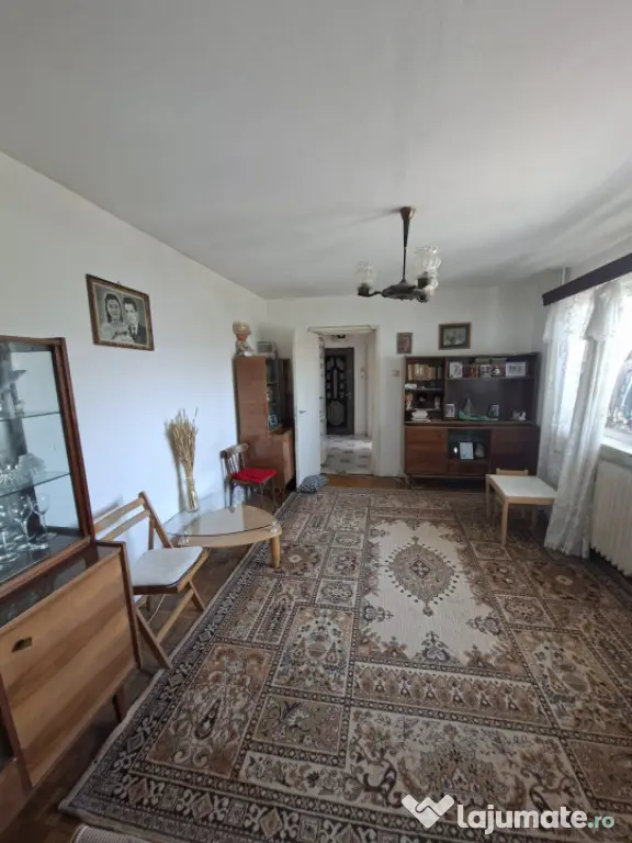 Apartament 2 camere semidecomandat, 53,70 mp, zona Piața Va