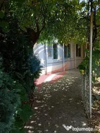 CASA RENOVABILA + 600 MP TEREN - BARIERA VALCII 