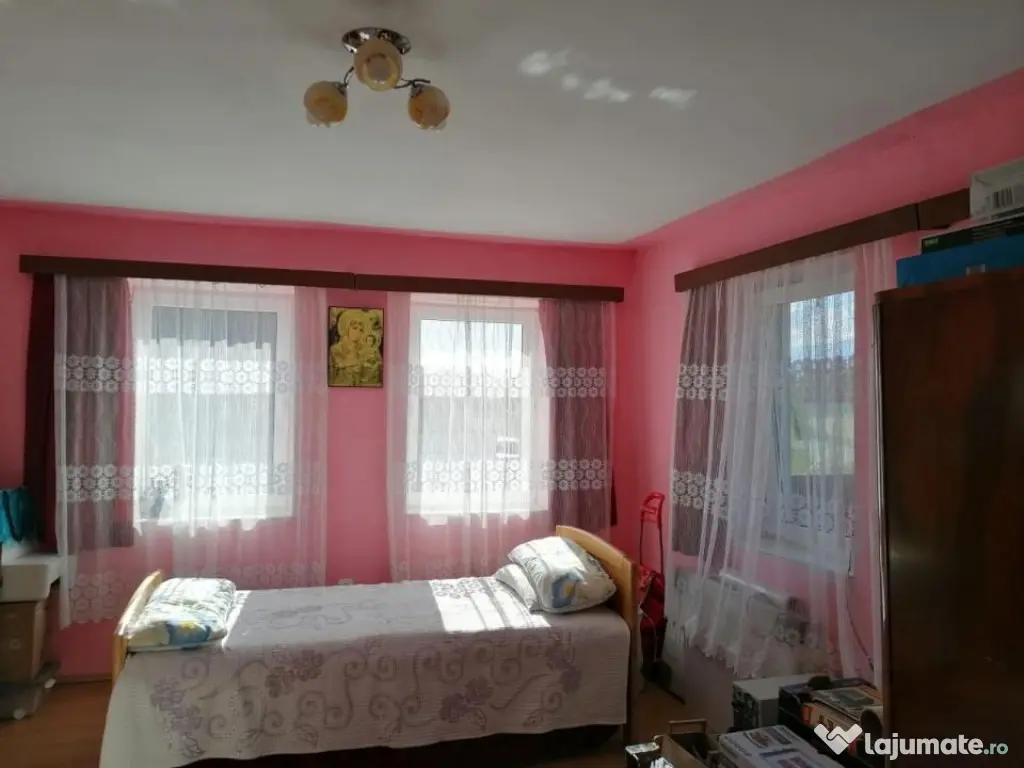 Casa individuala cu teren si priveliste spre munti
