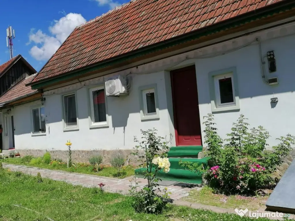 Casa individuala cu teren si priveliste spre munti