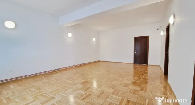 Vilă P+1+Pod, 320 mp, Teren 544 mp, Damaroaia