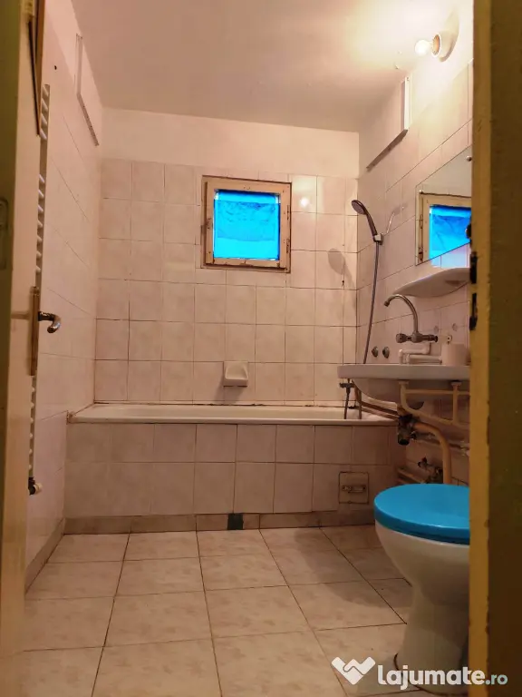 Vand apartament cu 2 camere pe Bulervardul Dorobanti