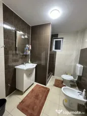 Casa de vanzare sau inchiriere, 7 camere, 315 mp, zona - Si