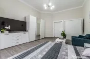 Apartament ultracentral cu 4 camere decomandat, etaj inte...