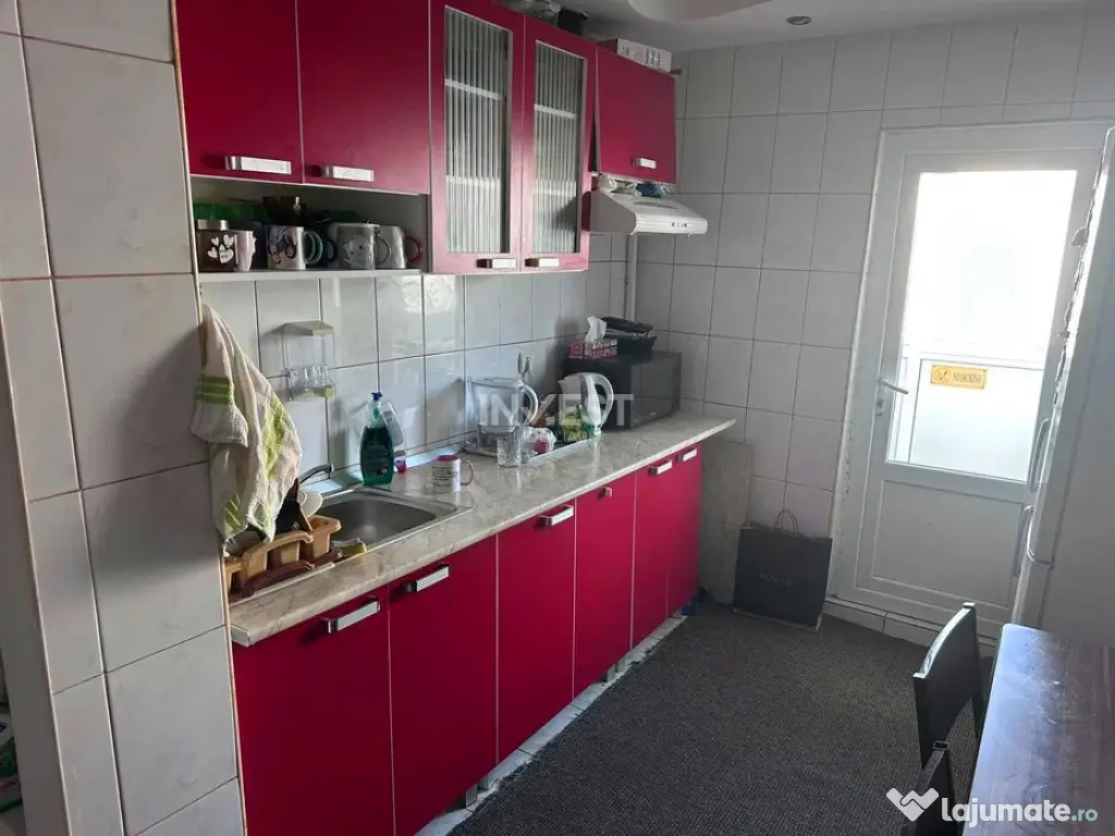 Apartament 3 camere decomandat-Baza 3-etaj intermediar