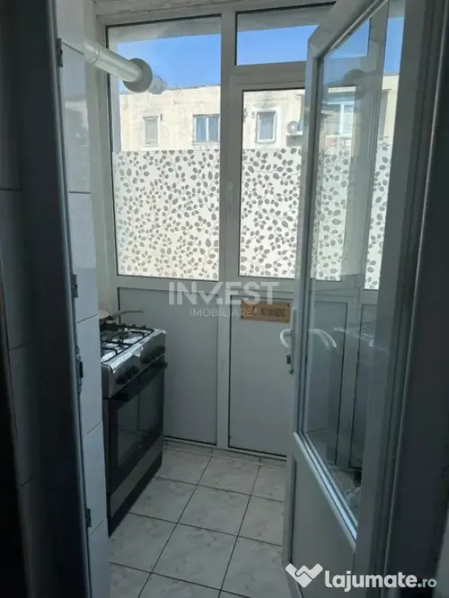Apartament 3 camere decomandat-Baza 3-etaj intermediar