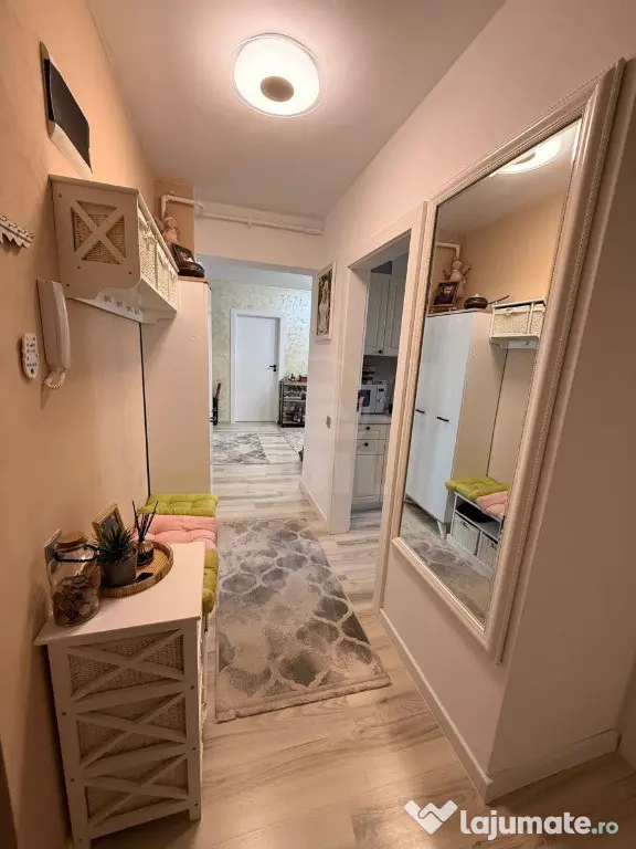 Apartament 3 camere decomandat zona Cetatii