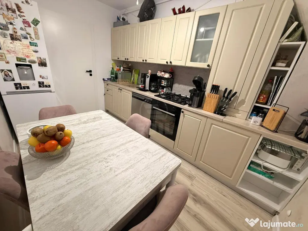 Apartament 3 camere decomandat zona Cetatii