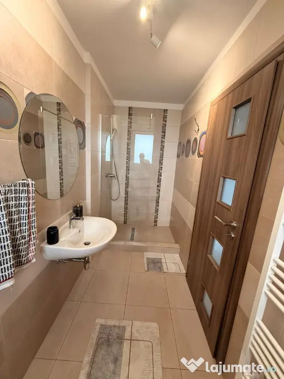 Inchiriere Apartament 2 camere semidecomandat, 43 mp,Razoare