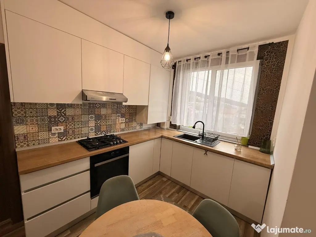 Inchiriere Apartament 2 camere semidecomandat, 43 mp,Razoare