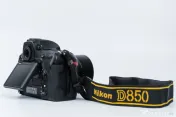 Nikon D850 body + obiectiv Nikkor 50mm f/1.8G
