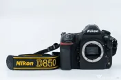 Nikon D850 body + obiectiv Nikkor 50mm f/1.8G