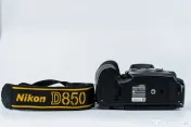 Nikon D850 body + obiectiv Nikkor 50mm f/1.8G
