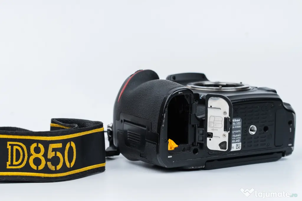 Nikon D850 body + obiectiv Nikkor 50mm f/1.8G