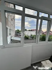 Apartament de vânzare – 3 camere , Micro 8 ,et 1