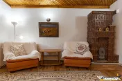 LIVE! Casa cu arhitectura traditionala, curte spatioasa, foi