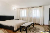 LIVE! Casa cu arhitectura traditionala, curte spatioasa, foi