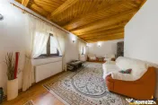 LIVE! Casa cu arhitectura traditionala, curte spatioasa, foi