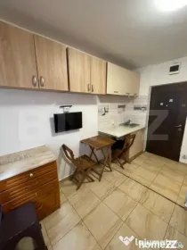 Garsoniera, renovata, cu baie , etaj 1 , Florilor
