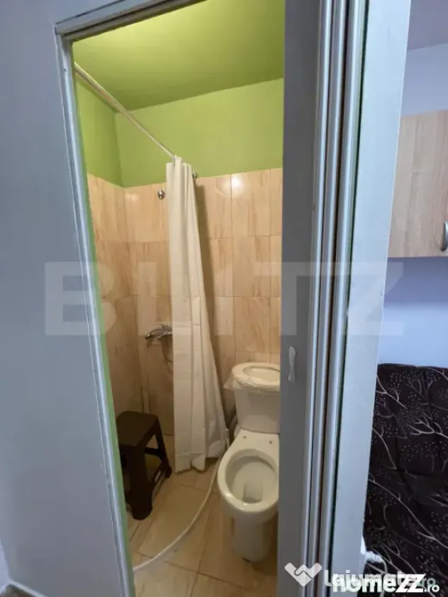 Garsoniera, renovata, cu baie , etaj 1 , Florilor