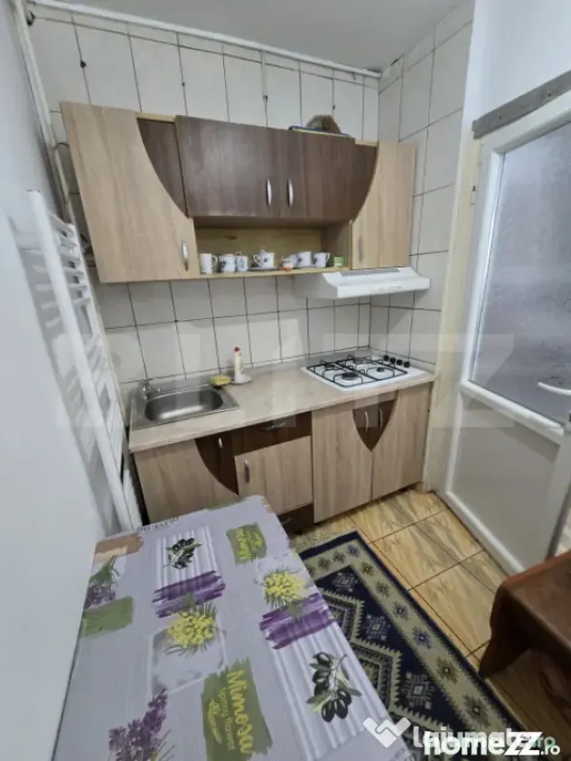 Garsoniera de vanzare, 24 mp, etaj 3, zona Micro 12 - Targoviste (Dambovita)