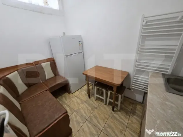 Garsoniera de vanzare, 24 mp, etaj 3, zona Micro 12 - Targoviste (Dambovita)