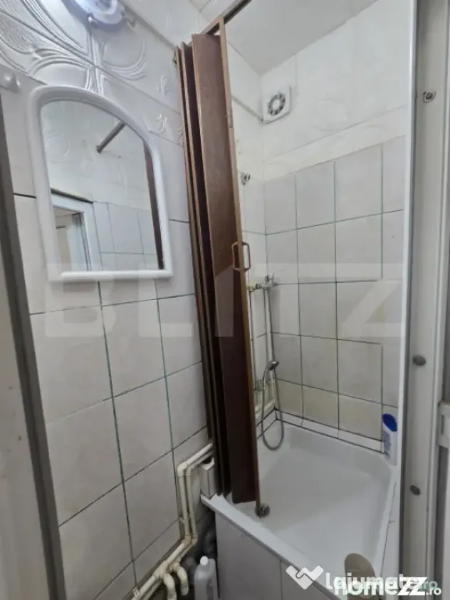 Garsoniera de vanzare, 24 mp, etaj 3, zona Micro 12 - Targoviste (Dambovita)