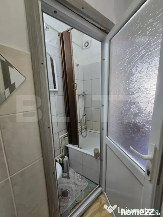 Garsoniera de vanzare, 24 mp, etaj 3, zona Micro 12 - Targoviste (Dambovita)