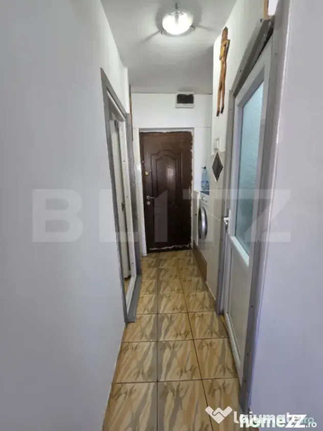 Garsoniera de vanzare, 24 mp, etaj 3, zona Micro 12 - Targoviste (Dambovita)