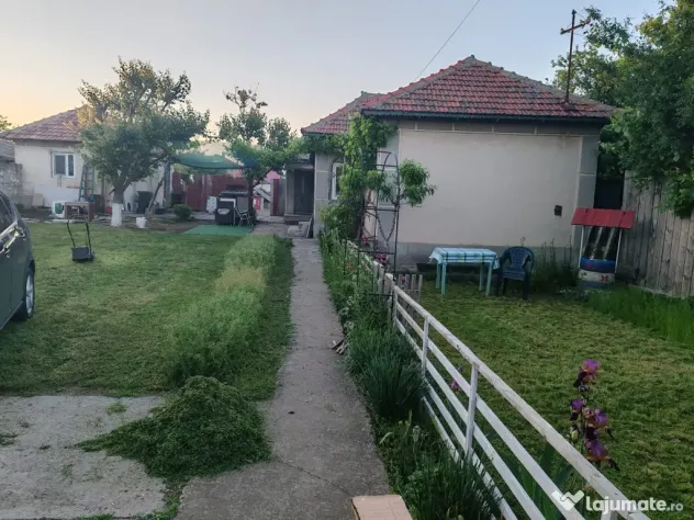 Casă cu teren generos în centrul comunei Cogealac – la doar 40 km de Constanța