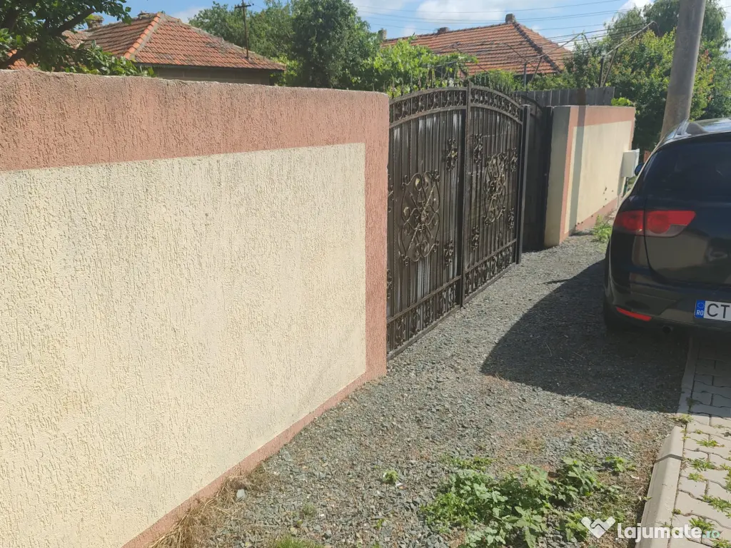 Casă cu teren generos în centrul comunei Cogealac – la doar 40 km de Constanța