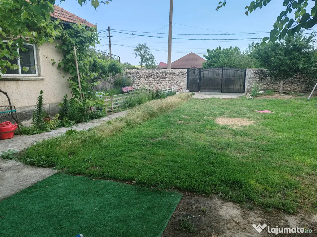 Casă cu teren generos în centrul comunei Cogealac – la doar 40 km de Constanța