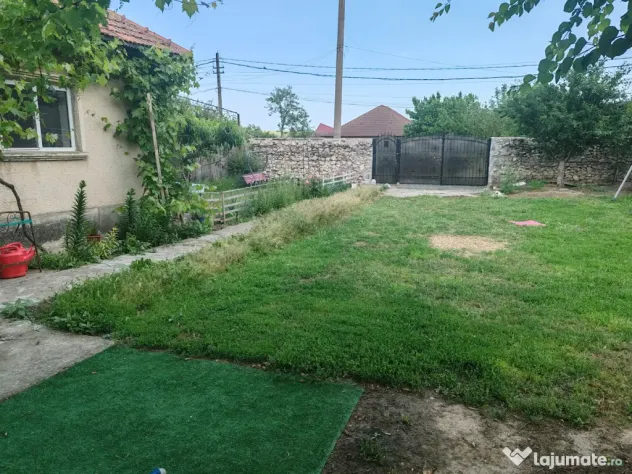 Casă cu teren generos în centrul comunei Cogealac – la doar 40 km de Constanța