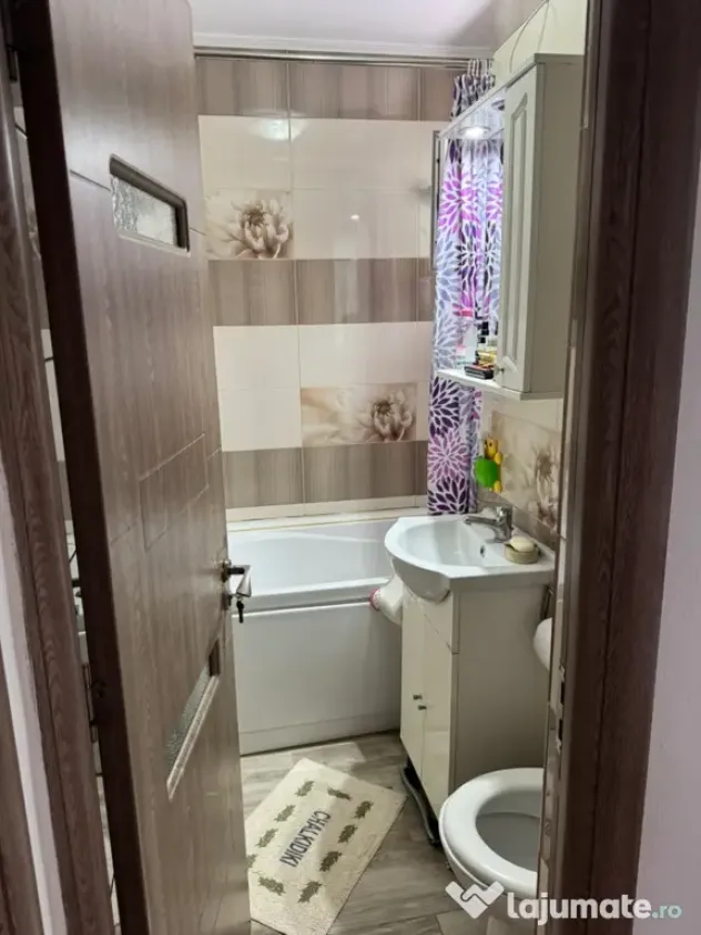 Apartament de vânzare 3 camere Micro 6