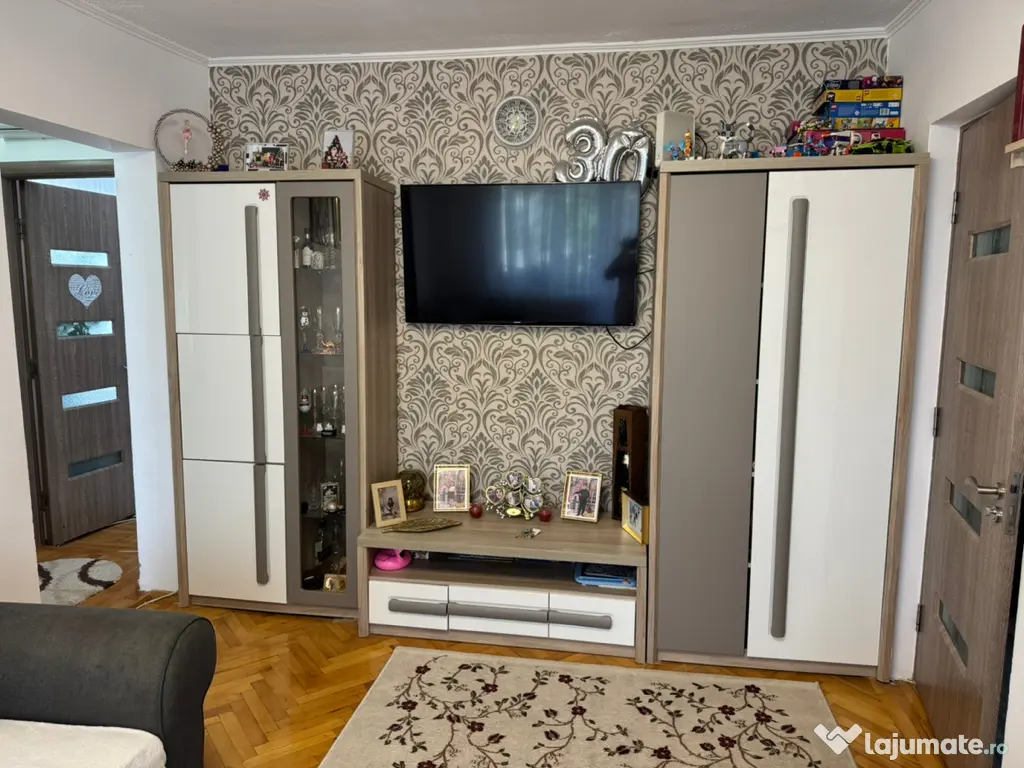 Apartament de vânzare 3 camere Micro 6