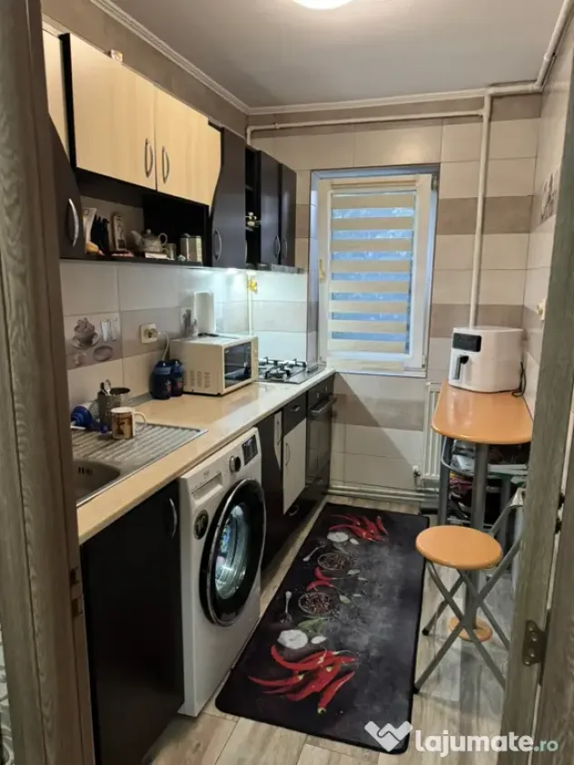 Apartament de vânzare 3 camere Micro 6