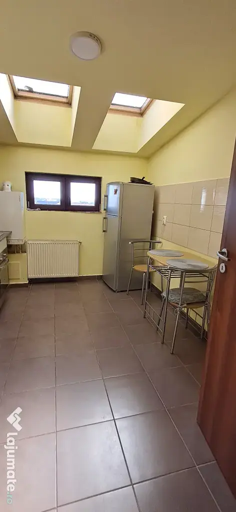 P.F închiriez apartament 2 camere lăngă Iulius Mall.