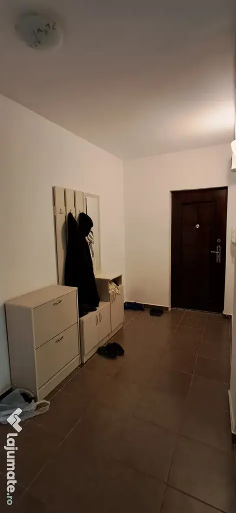 P.F închiriez apartament 2 camere lăngă Iulius Mall.