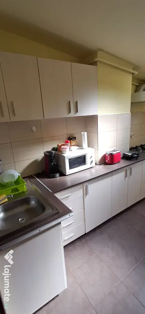 P.F închiriez apartament 2 camere lăngă Iulius Mall.