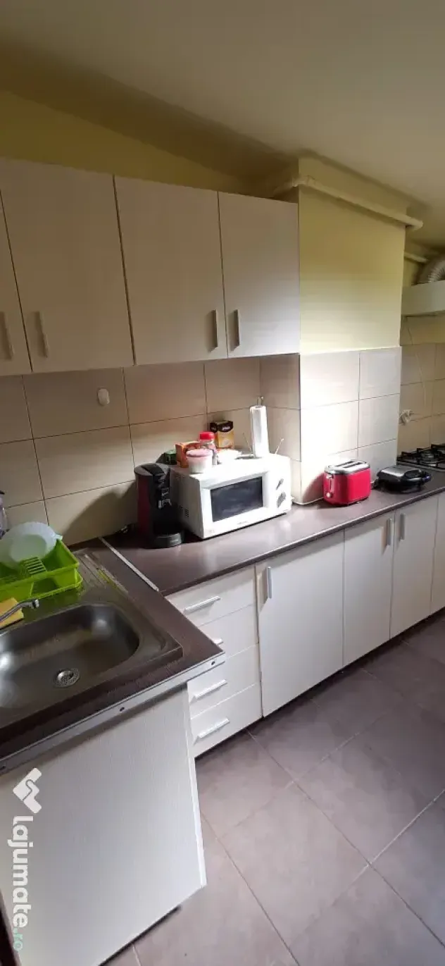 P.F închiriez apartament 2 camere lăngă Iulius Mall.