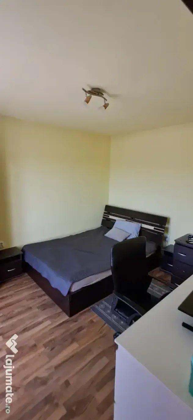P.F închiriez apartament 2 camere lăngă Iulius Mall.