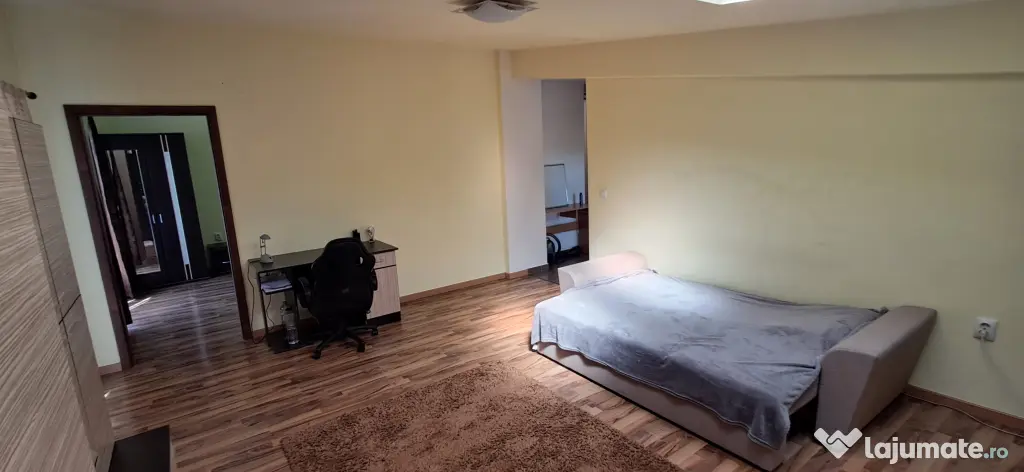 P.F închiriez apartament 2 camere lăngă Iulius Mall.