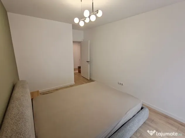 Apartament 3 camere semidecomandat zona Cetatii
