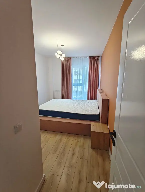 Apartament 3 camere semidecomandat zona Cetatii