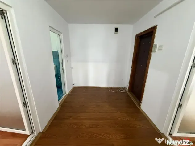 Apartament 2 camere, 58 mp, etaj 3 cu acoperis, zona Scoala