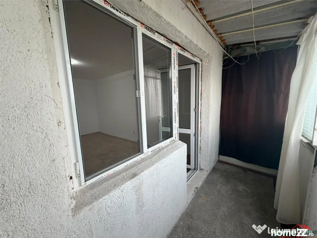 Apartament 2 camere, 58 mp, etaj 3 cu acoperis, zona Scoala