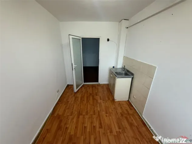 Apartament 2 camere, 58 mp, etaj 3 cu acoperis, zona Scoala - Focsani (Vrancea)
