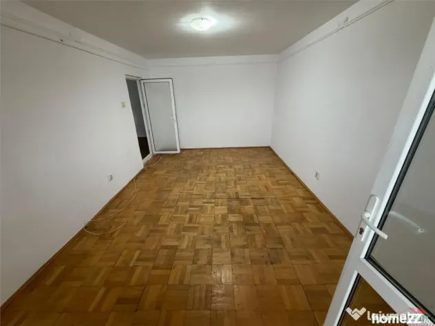 Apartament 2 camere, 58 mp, etaj 3 cu acoperis, zona Scoala - Focsani (Vrancea)