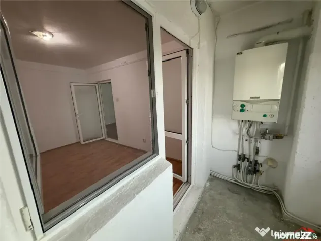 Apartament 2 camere, 58 mp, etaj 3 cu acoperis, zona Scoala