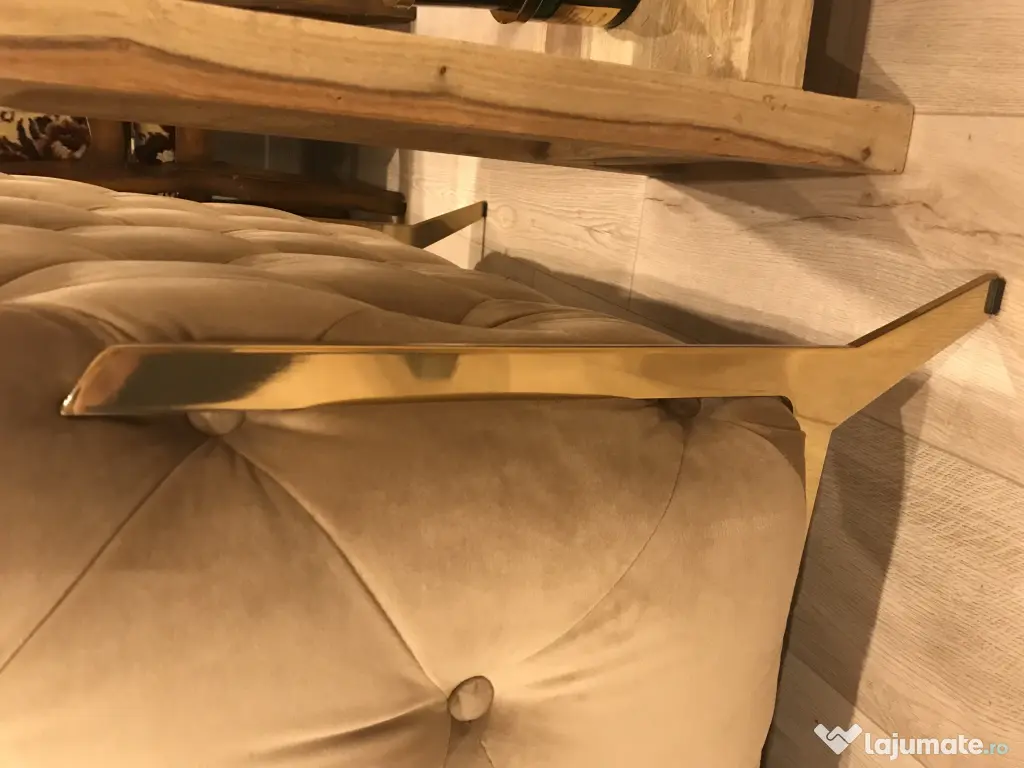 Vând canapea Chesterfield 2 locuri si un fotoliu
